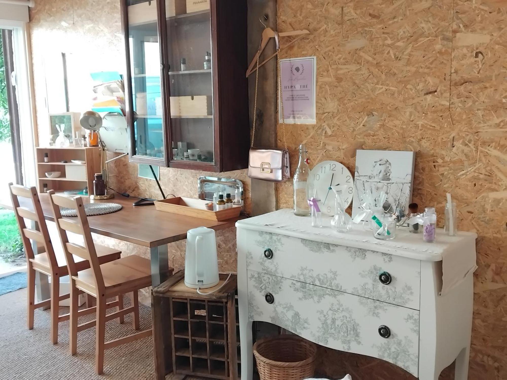 Le Laboratoire Shabby Chic De La Parfumerie Du Manoir Chavagne Exterior photo
